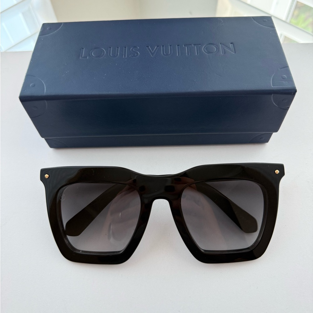 AUTHENTIC Louis Vuitton Black Sunglasses